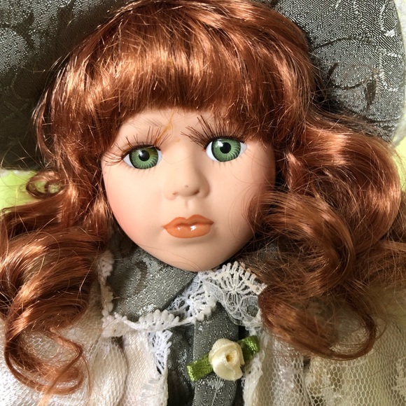 Porcelain Doll. Pretty hair, face, real eyelashes, 11” - Picture 2 of 9